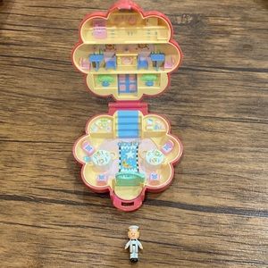 Vintage 1990 Polly Pocket Bluebird Restaurant